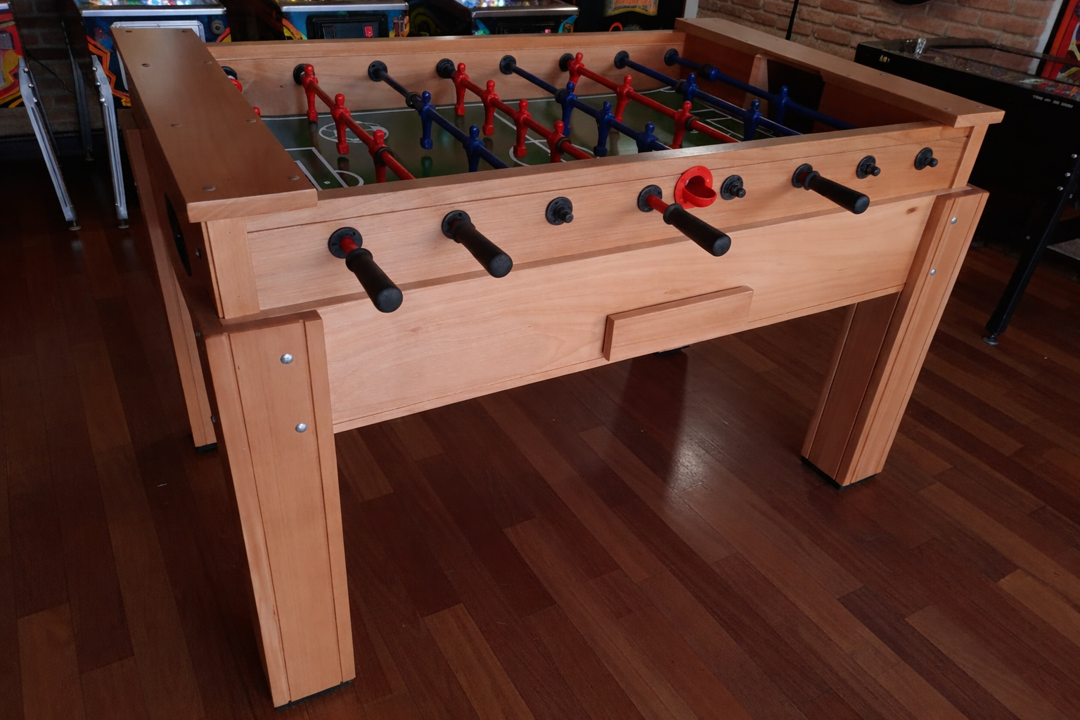 Muito além da Sinuca: Guia definitivo para escolher uma Mesa de Pebolim profissional
